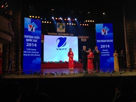 Во Вьетнаме чествованы предприятия, получившиe премию «Государственный торговый бренд-2014» - ảnh 1